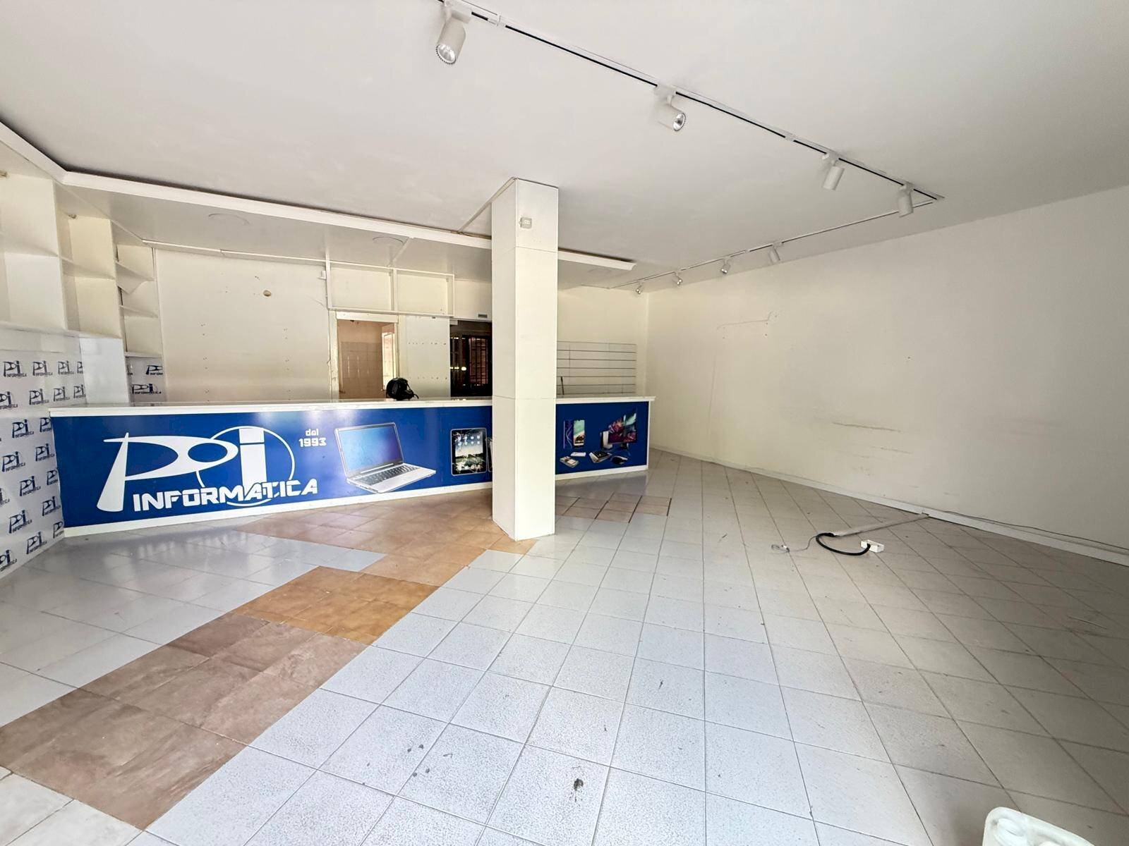 Foto 1 - Shop VIA KENNEDY
 
28, Caserta - photo 1