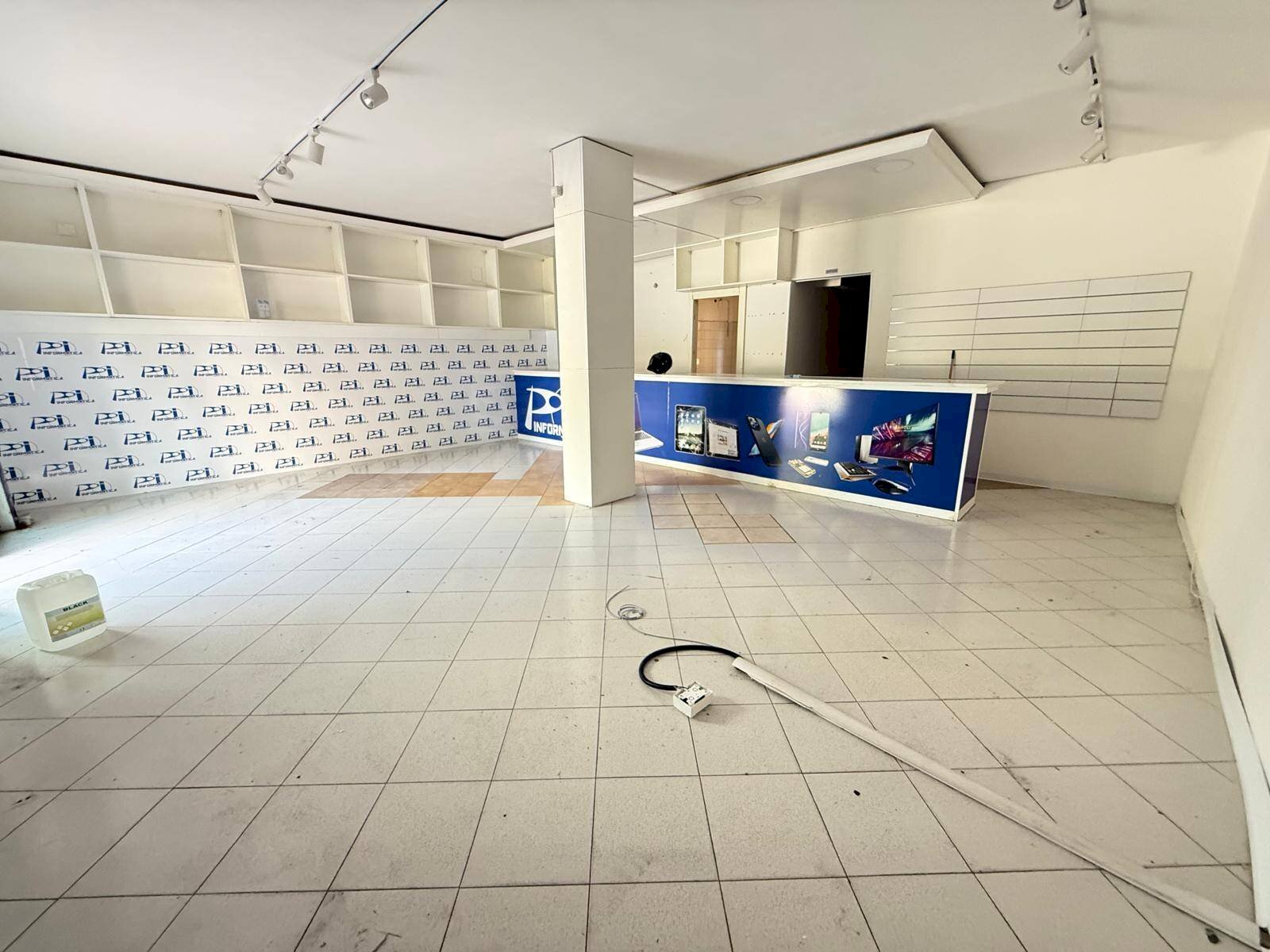 Foto 3 - Shop VIA KENNEDY
 
28, Caserta - photo 3