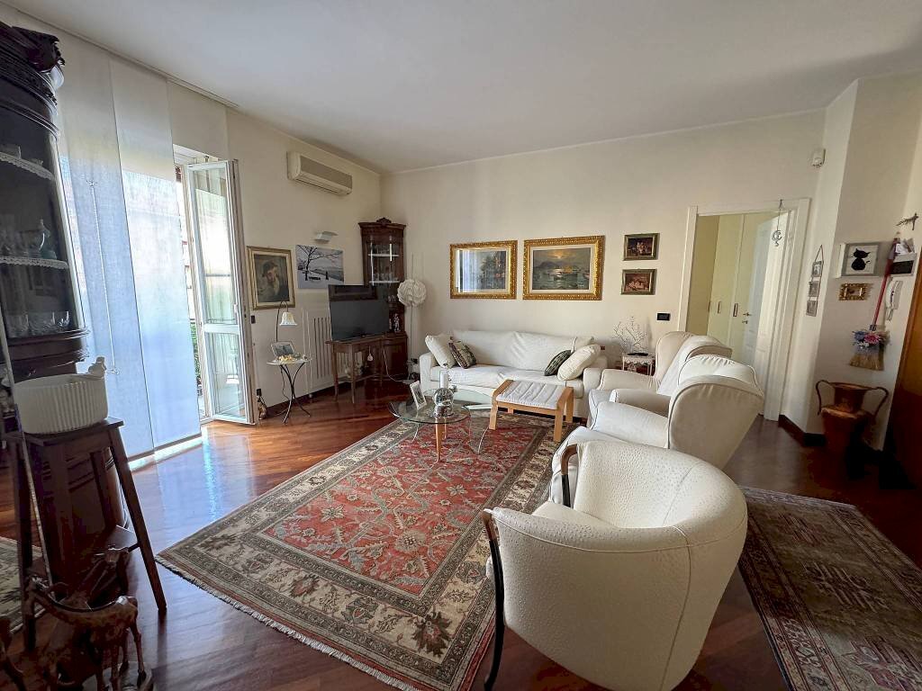 Salone - Trilocale via André-Marie Ampère, 3, Monza - foto 1