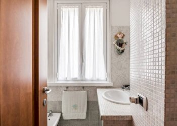Bagno - One-room apartment viale Paolo Orlando, Roma (neighborhood Lido di Ostia) - photo 10