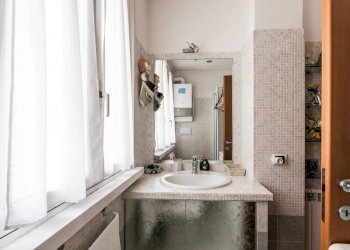 Bagno - One-room apartment viale Paolo Orlando, Roma (neighborhood Lido di Ostia) - photo 11