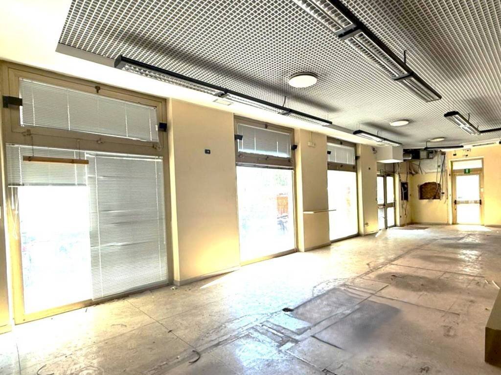 Interno non residenziale - Negozio via Trento, 26r, Genova - foto 3