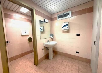 Bagno - Shop via Trento, 26r, Genova - photo 12