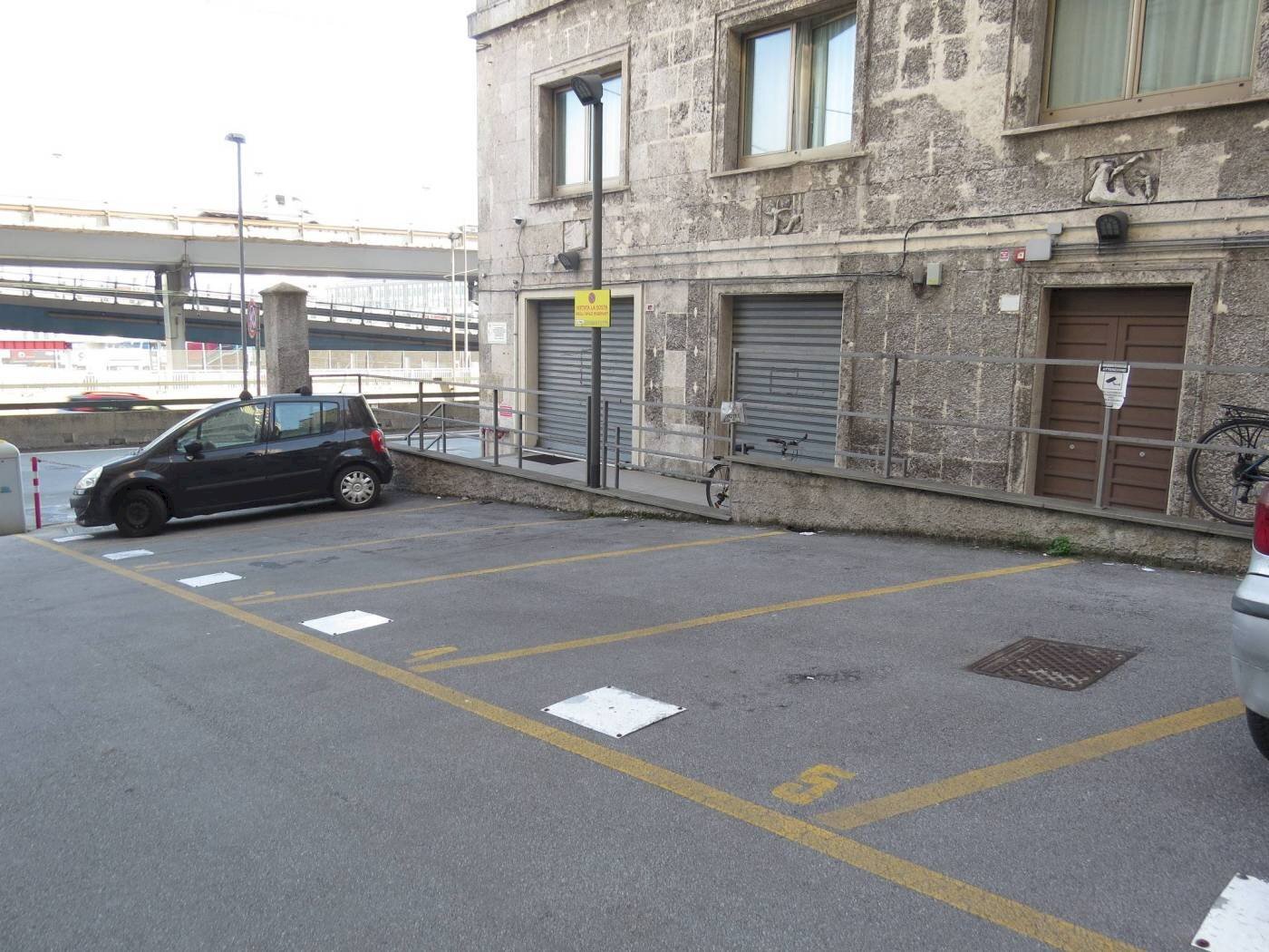 Parking space Via Milano, Genova (neighborhood Dinegro) - photo 2