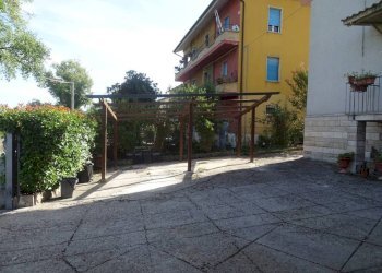 Three-room apartment Terni - photo 2