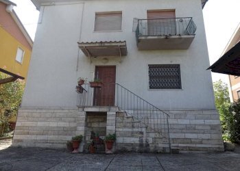 Three-room apartment Terni - photo 3
