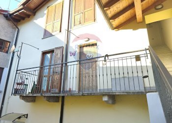 Balcone - Bilocale Via Garibaldi
 
8, Ferrera di Varese - foto 9