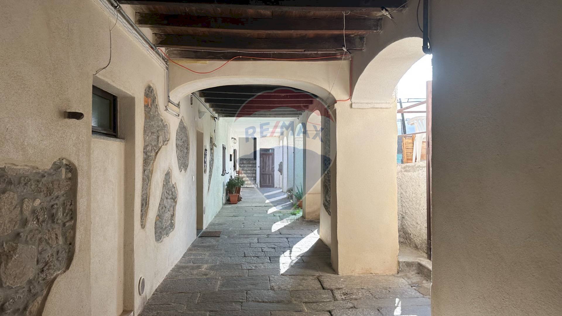 Hall / corridoio - Quadrilocale Via Pianazzo
19, Luino - foto 2