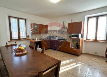 Sala da pranzo - Quadrilocale Via Pianazzo
 
19, Luino - foto 4