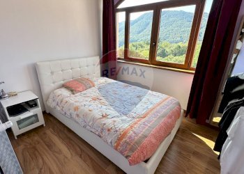 Camera / camera da letto - Quadrilocale Via Pianazzo
 
19, Luino - foto 8