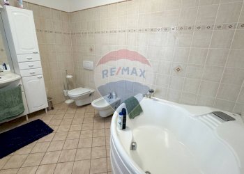 Bagno - Quadrilocale Via Pianazzo
 
19, Luino - foto 17