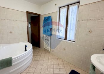 Bagno - Quadrilocale Via Pianazzo
 
19, Luino - foto 18