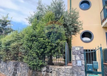 Edificio all\'aperto - Trilocale Via Ortisei
 
5, Acireale - foto 1
