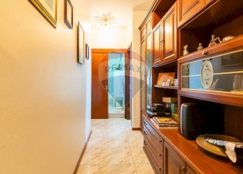 Hall / corridoio - Quadrilocale Corso Indipendenza
 
230, Catania - foto 20