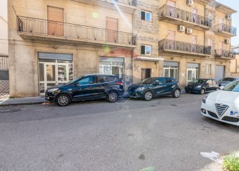 Edificio all\'aperto - Commercial Premises via Sardegna
5-7-11-13-15, Caltagirone - photo 1