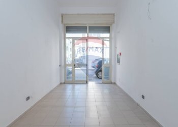Stanza vuota - Commercial Premises via Sardegna
5-7-11-13-15, Caltagirone - photo 7