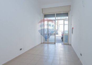Stanza vuota - Commercial Premises via Sardegna
5-7-11-13-15, Caltagirone - photo 8