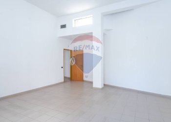 Stanza vuota - Commercial Premises via Sardegna
5-7-11-13-15, Caltagirone - photo 10
