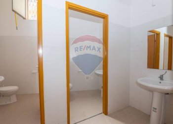 Bagno - Commercial Premises via Sardegna
5-7-11-13-15, Caltagirone - photo 12