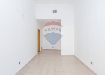 Stanza vuota - Commercial Premises via Sardegna
5-7-11-13-15, Caltagirone - photo 14
