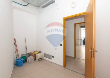 Camera / camera da letto - Commercial Premises via Sardegna
5-7-11-13-15, Caltagirone - photo 15