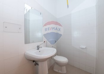 Bagno - Commercial Premises via Sardegna
5-7-11-13-15, Caltagirone - photo 17