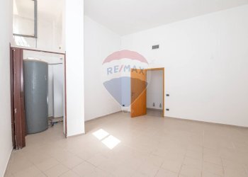 Stanza vuota - Commercial Premises via Sardegna
5-7-11-13-15, Caltagirone - photo 18