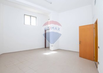 Stanza vuota - Commercial Premises via Sardegna
5-7-11-13-15, Caltagirone - photo 19