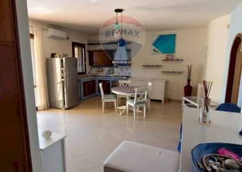 Sala da pranzo - Quadrilocale via del mare
 
14, Acireale - foto 8