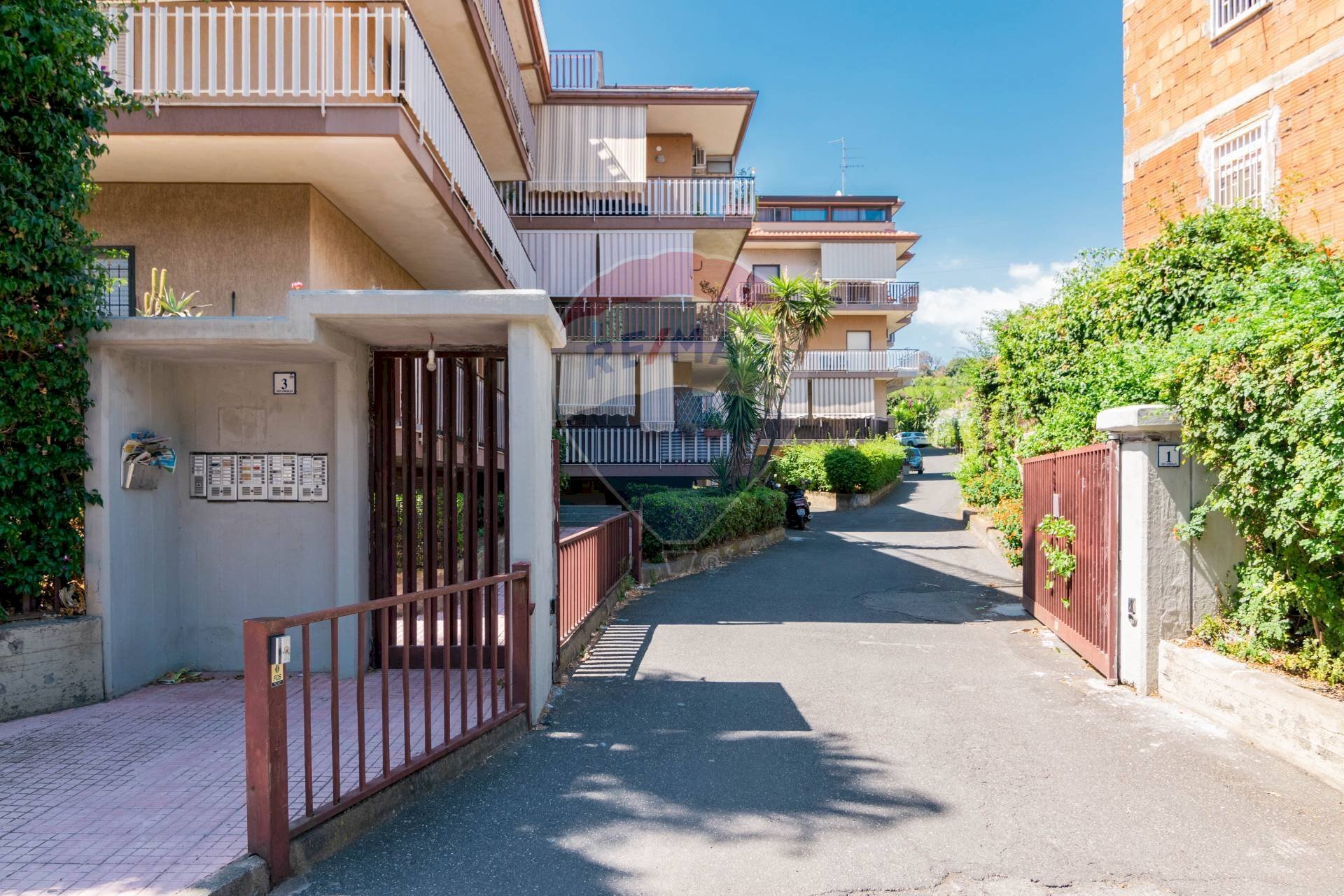 Edificio all\'aperto - Four-room apartment Via Virgilio
 
3, Aci Catena - photo 1