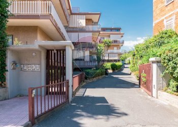 Edificio all\'aperto - Quadrilocale Via Virgilio
 
3, Aci Catena - foto 1