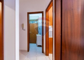 Hall / corridoio - Quadrilocale Via Virgilio
 
3, Aci Catena - foto 17