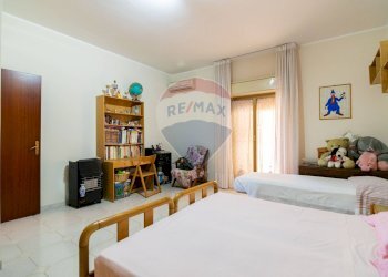 Camera / camera da letto - Quadrilocale Via Virgilio
 
3, Aci Catena - foto 27