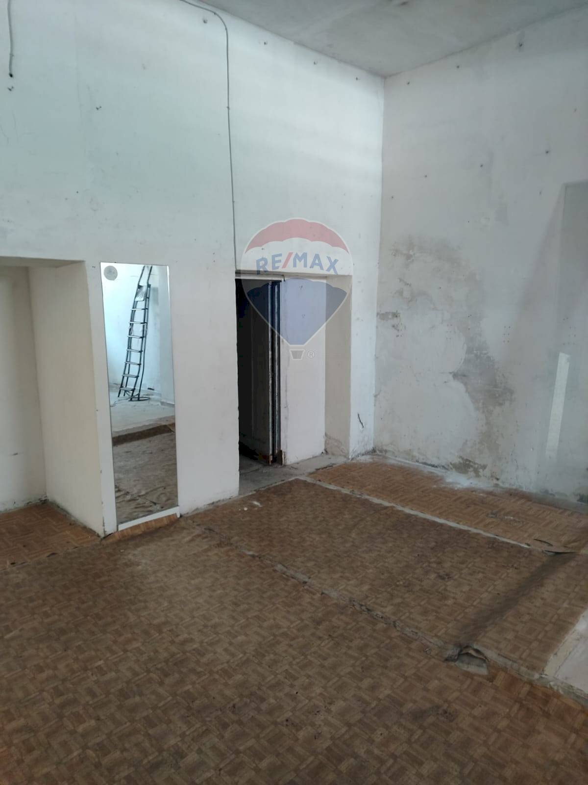 Stanza vuota - Locale Commerciale Via Generale Cascino
 
144/146, Gela - foto 3