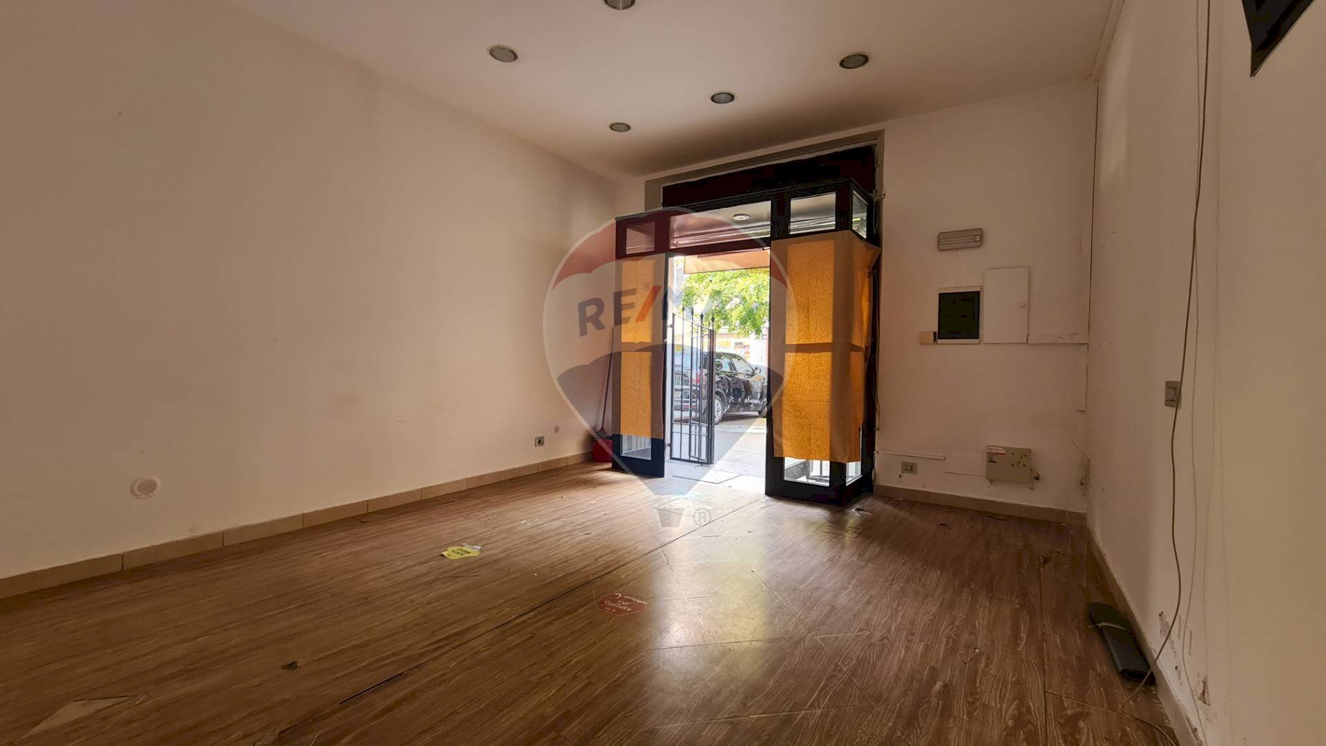 Stanza vuota - Locale Commerciale piazzetta madonna della quiete
 
1, Empoli - foto 3