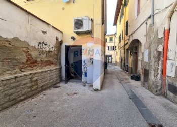 Edificio all\'aperto - Locale Commerciale piazzetta madonna della quiete
 
1, Empoli - foto 13