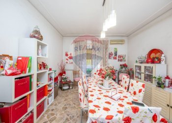 Sala da pranzo - Appartamento VIA LUIGI EINAUDI
 
11, Sant'Agata Li Battiati - foto 7