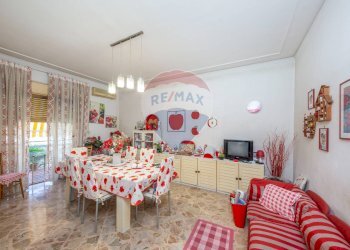 Sala da pranzo - Appartamento VIA LUIGI EINAUDI
 
11, Sant'Agata Li Battiati - foto 8