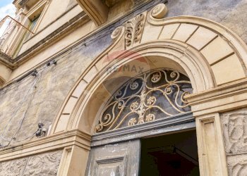 Edificio all\'aperto - Casa indipendente Piazza Carmine 1, Nicolosi - foto 1