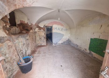 Stanza vuota - Bilocale Via Vincenzo Casagrandi
 
40, Catania - foto 2