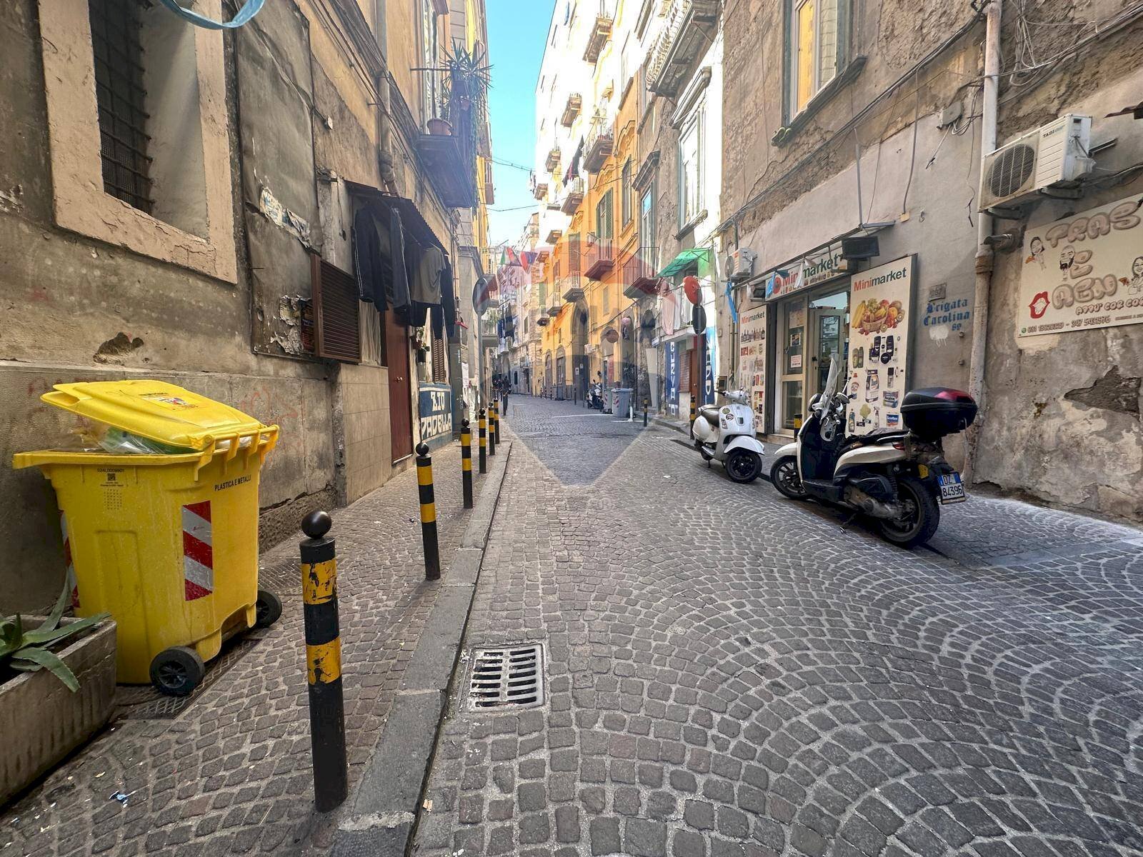 Edificio all\'aperto - Bilocale Napoli - foto 1