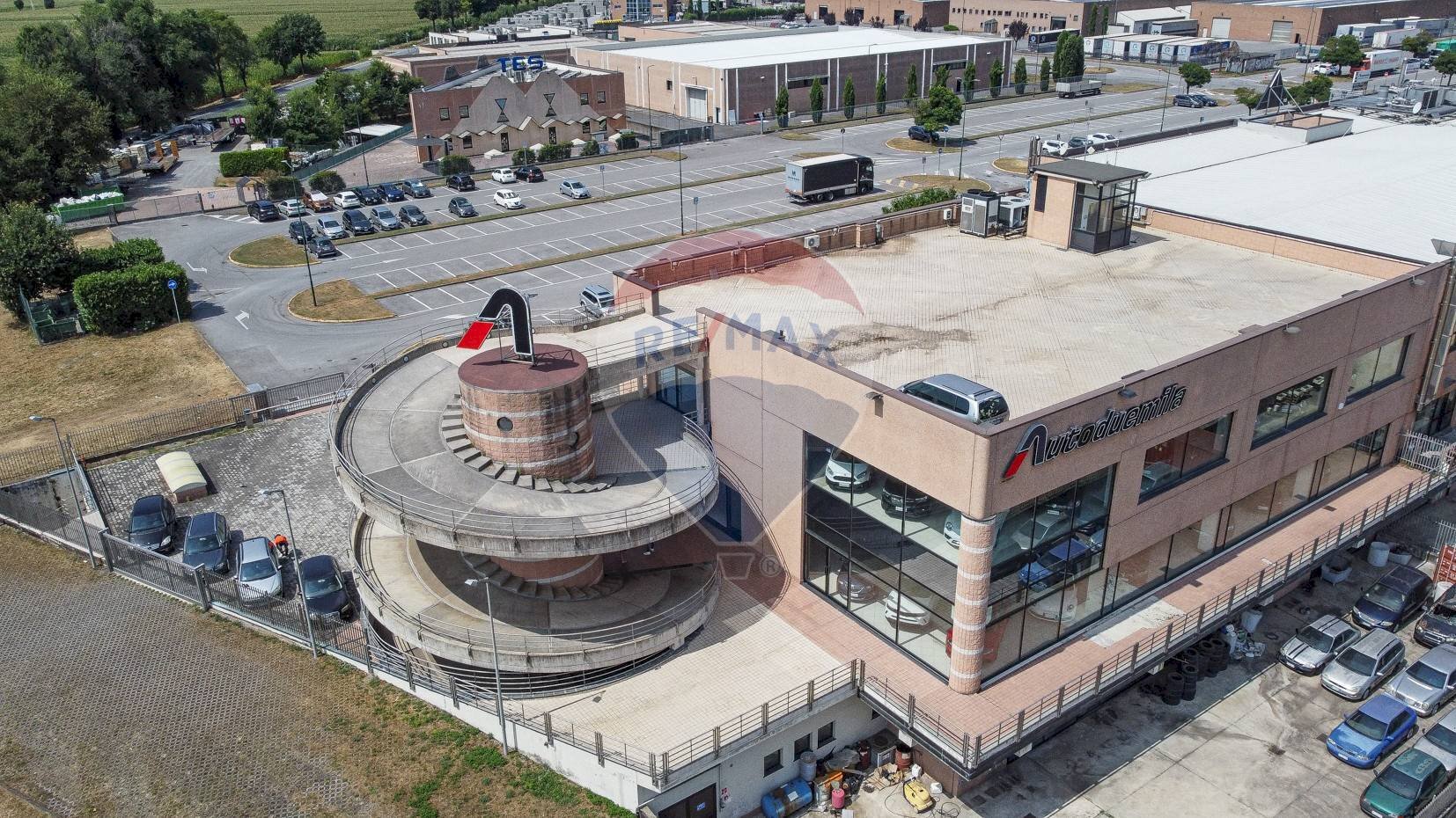 Edificio all\'aperto - Negozio Cavernago - foto 1