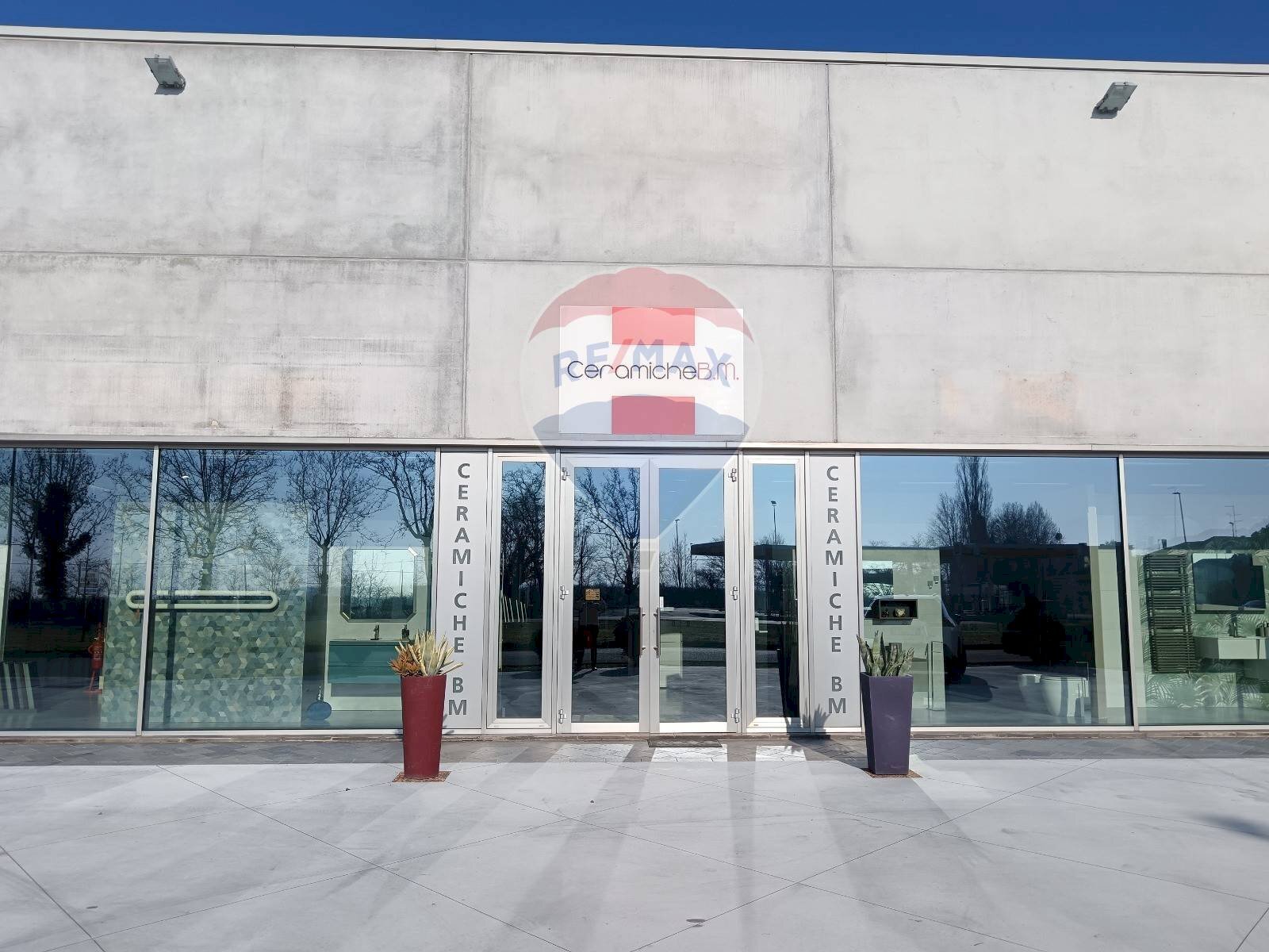 Edificio all\'aperto - Locale Commerciale via cotti
 
32, Copparo - foto 2