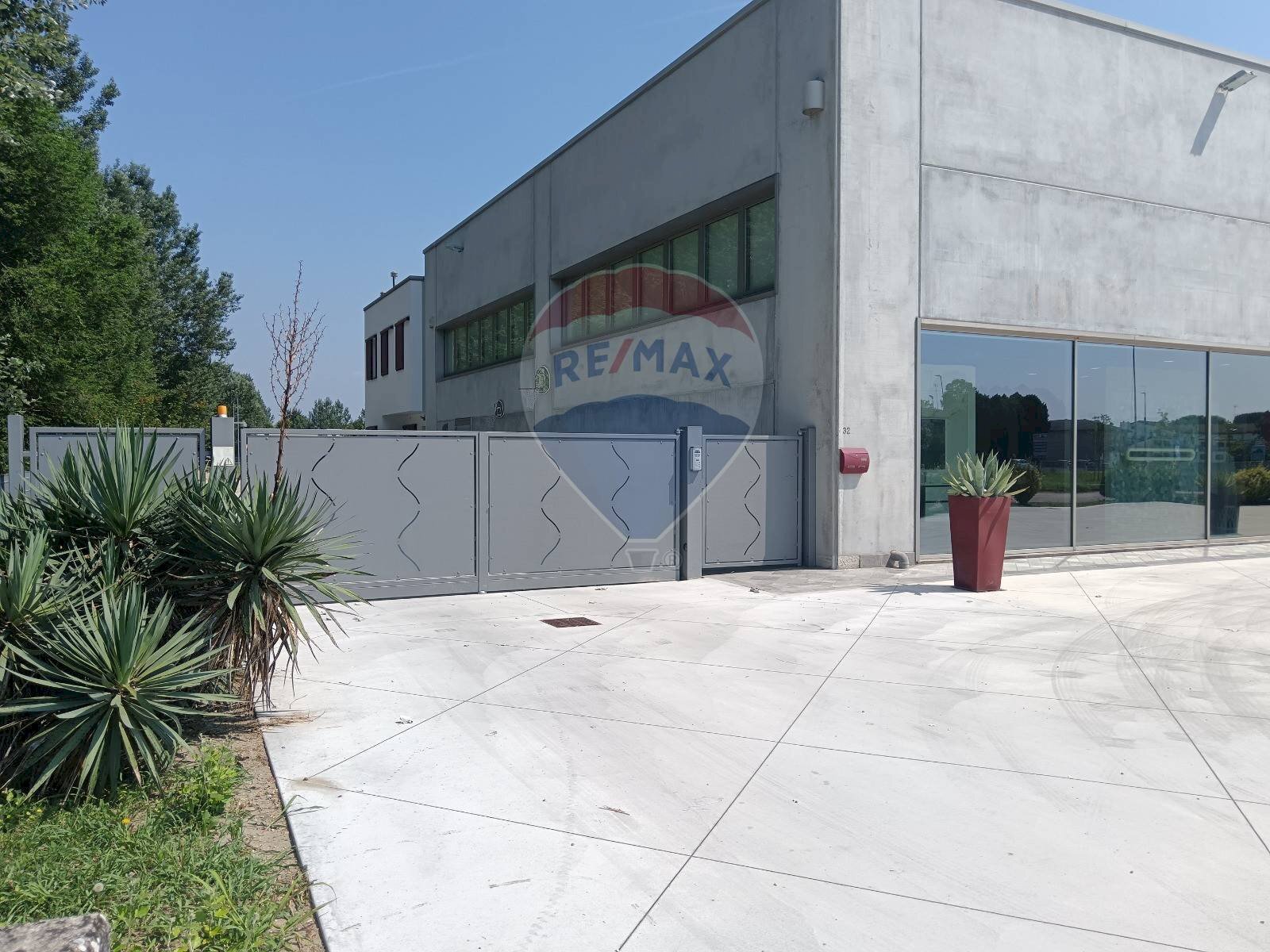 Edificio all\'aperto - Locale Commerciale via cotti
 
32, Copparo - foto 3