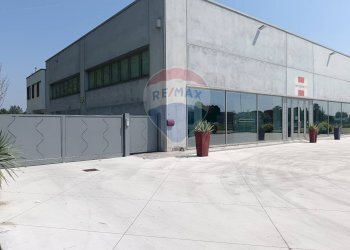Edificio all\'aperto - Commercial Premises via cotti
 
32, Copparo - photo 1