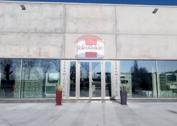 Edificio all\'aperto - Commercial Premises via cotti
 
32, Copparo - photo 2