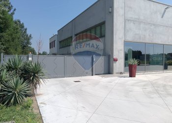 Edificio all\'aperto - Commercial Premises via cotti
 
32, Copparo - photo 3