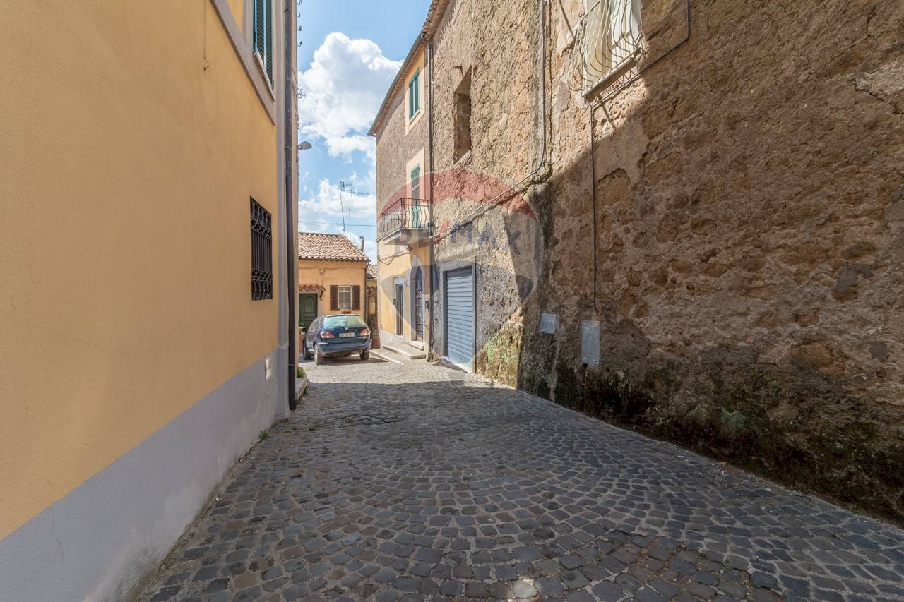 Edificio all\'aperto - Trilocale Via Palestro
 
2, Ischia di Castro - foto 3