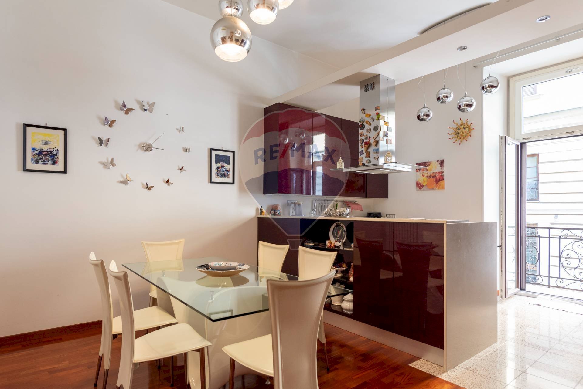 Sala da pranzo - Quadrilocale Via Pasquale Stanislao Mancini
 
13, Napoli - foto 3