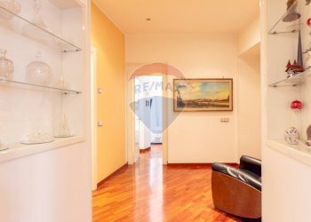 Hall / corridoio - Quadrilocale Via Pasquale Stanislao Mancini
 
13, Napoli - foto 10